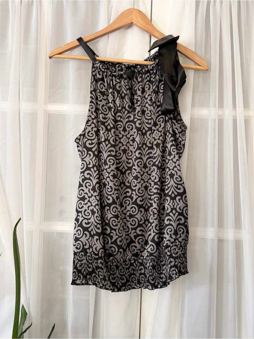 White House Black Market Silk Damask Scroll Print Halter Top Size Large